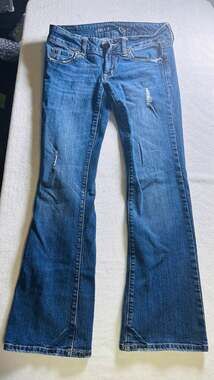 American Eagle Favorite Boyfriend Distressed Low Rise Bootcut Jeans Size 0 Short